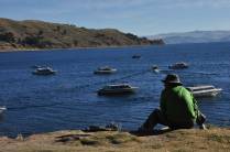 O lago Titicaca, visto de Copacabana, na Bolívia